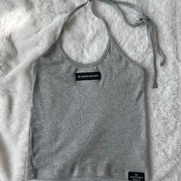 더미스테리어스호텔 홀터 탑