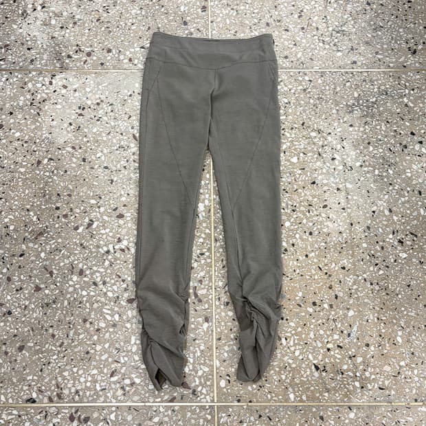 리츠코 시라하마 셔링 디테일 트라우저