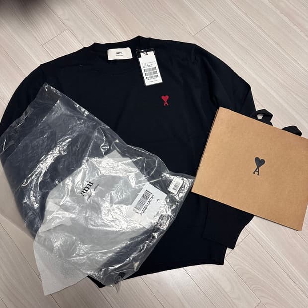 [새상품] 아미 스몰 하트 로고 니트 블랙 XL (100~105사이즈)