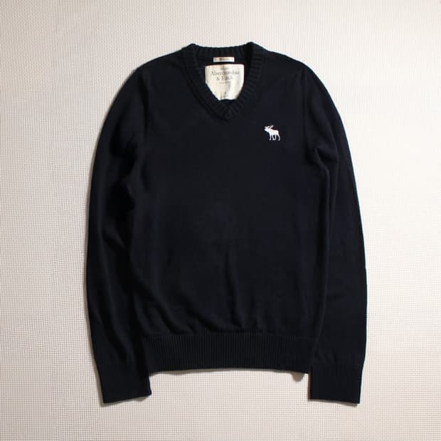 Abercrombie 아베크롬비 블랙 브이넥 니트 