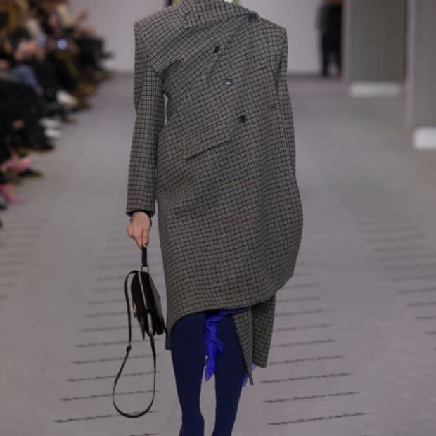 발렌시아가 랩 코트 17FW