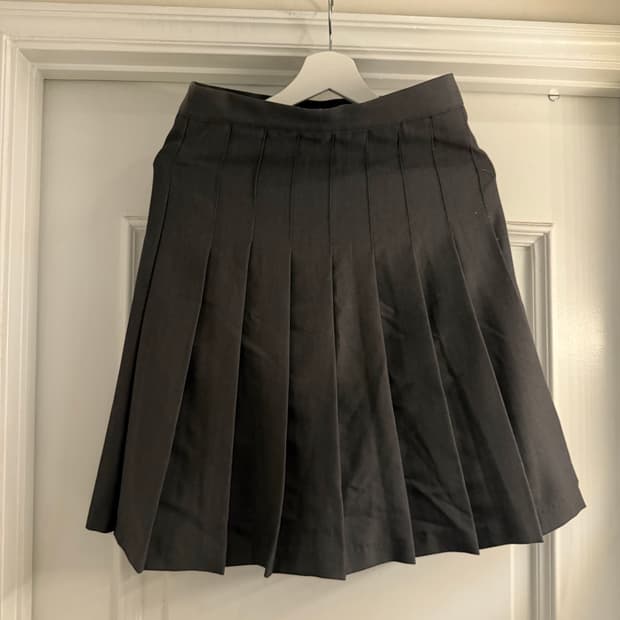 블랙업 그레이 플리츠 미디 스커트