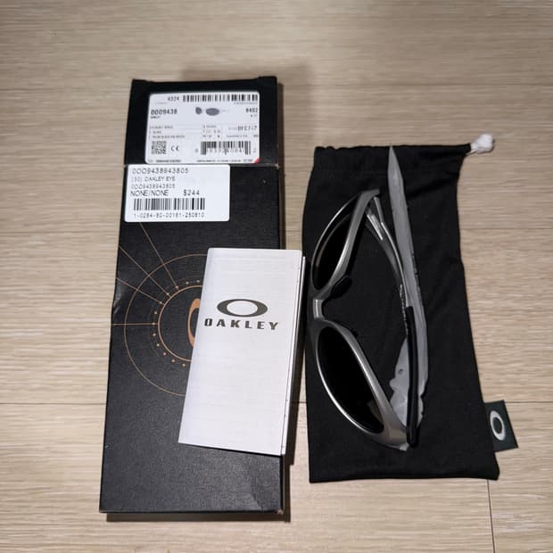 오클리 아이자켓 리덕스 실버 선글라스 OO9438-0558