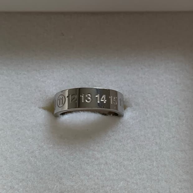 마르지엘라 넘버링 반지