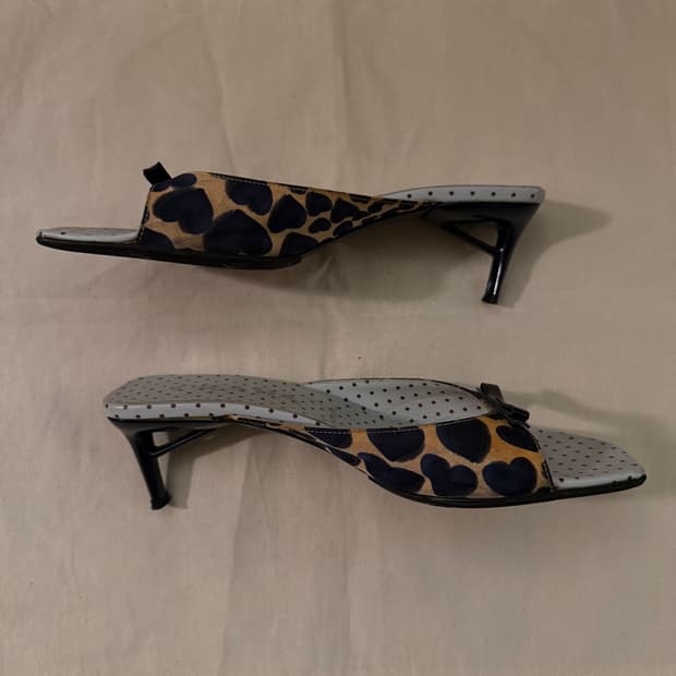 프라다 리본 키튼힐 샌들