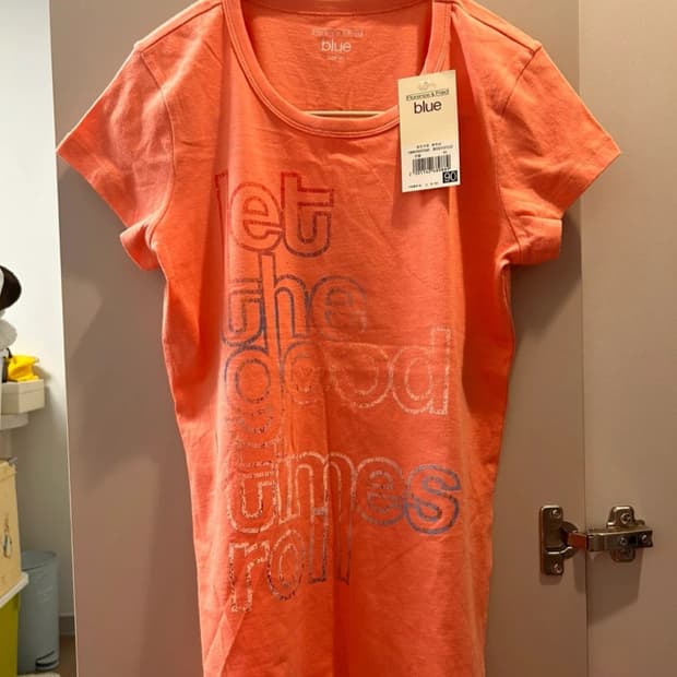 (새상품)플로렌스 코랄 핑크 반팔 티셔츠 90 여름 데일리룩 빈티지