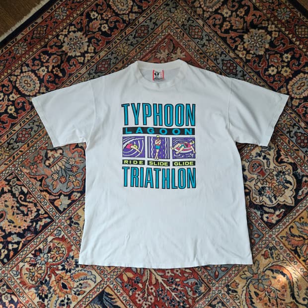 🌊90s USA mickey typhoon lagoon Tee