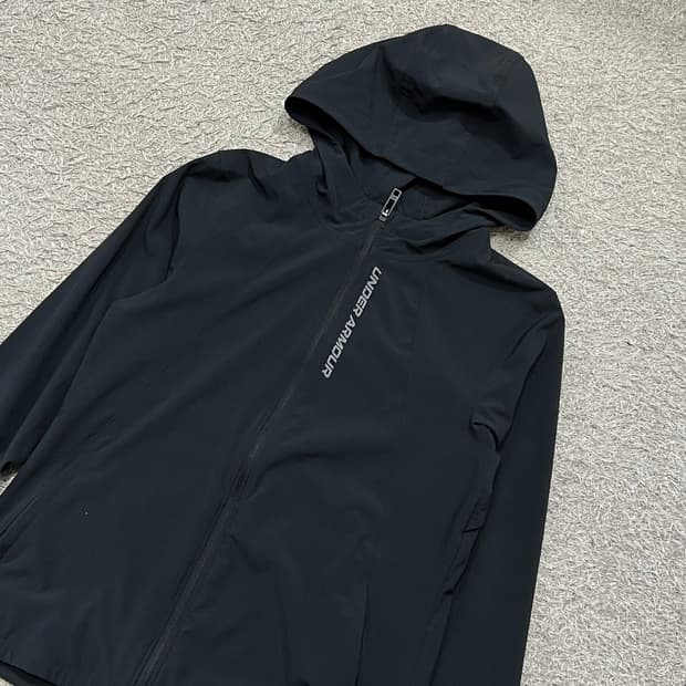 [우먼100] 언더아머 바람막이