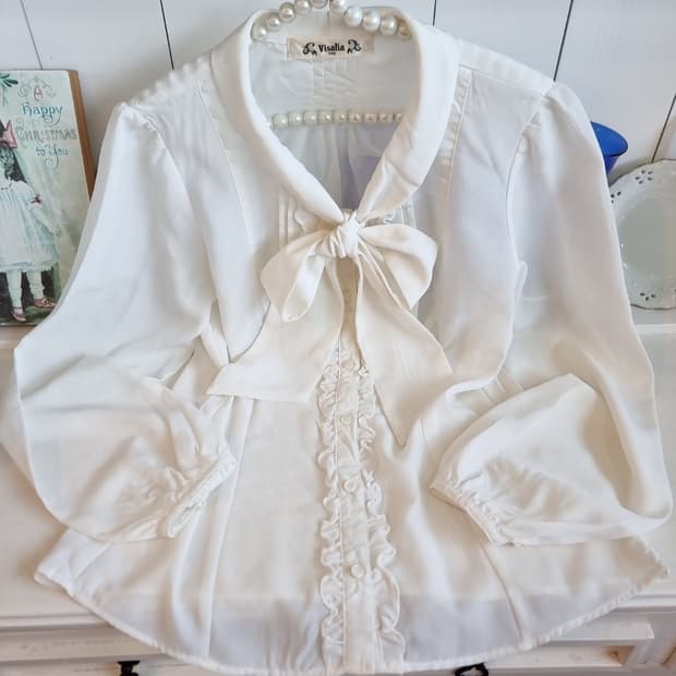 Visalia  리본 프릴 블라우스