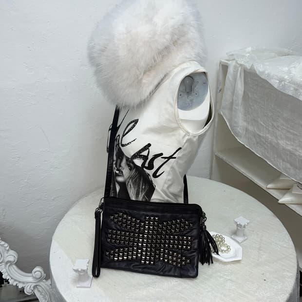 락시크 스터드 레더 크로스백