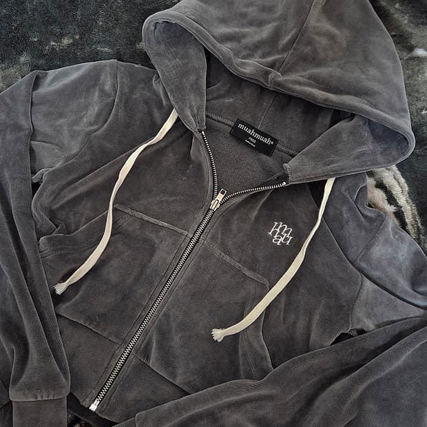 무아무아 그레이 벨벳 크롭 후집