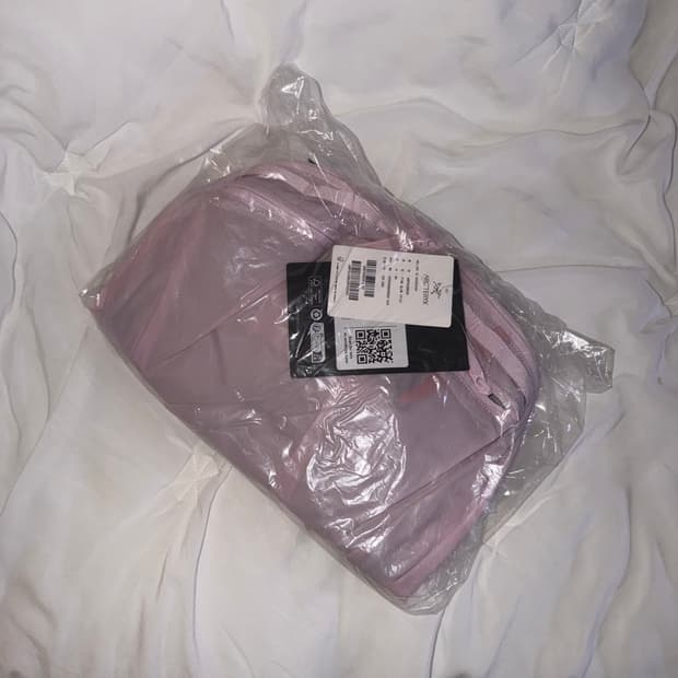 아크테릭스 헬리아드 15 핑크글로우 새상품