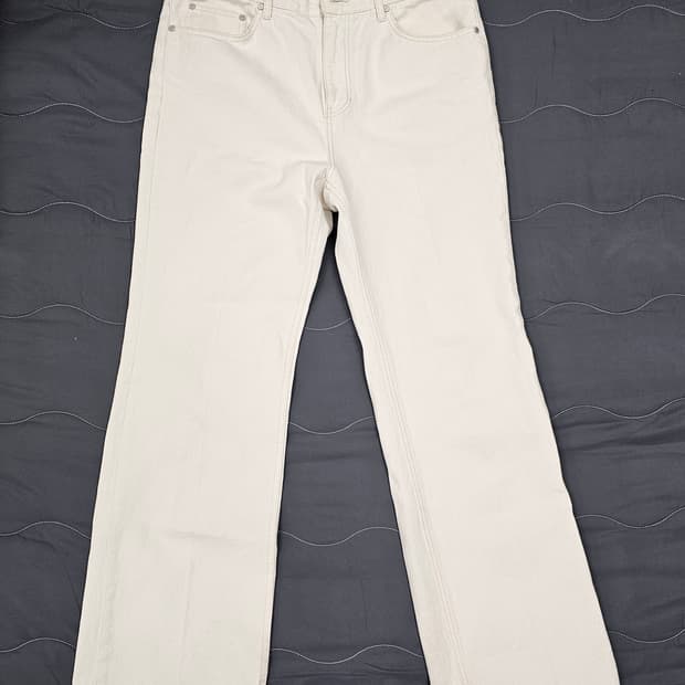 화이트 부츠컷 33