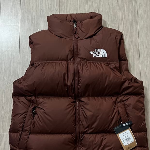 노스페이스 1996 레트로 눕시 베스트 다크 오크(패딩 조끼)