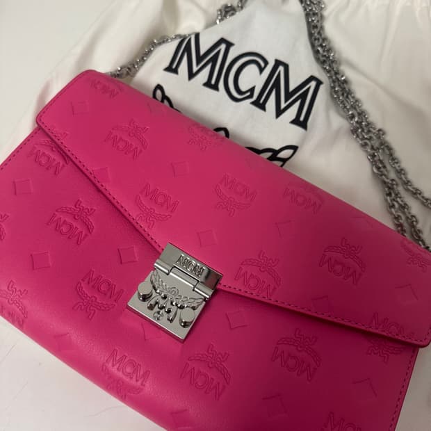 [새상품] Mcm 트레이시 체인 크로스백 핑크 핫핑크