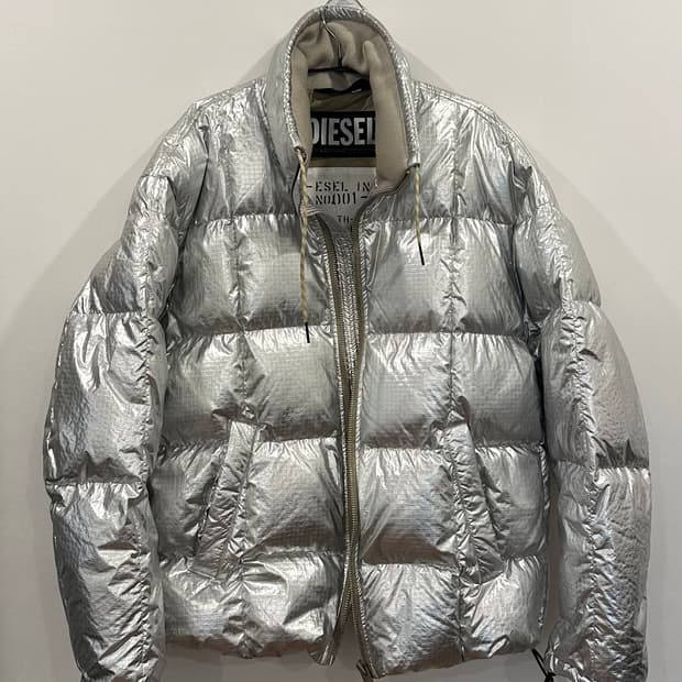 디젤 메탈릭 실버 패딩