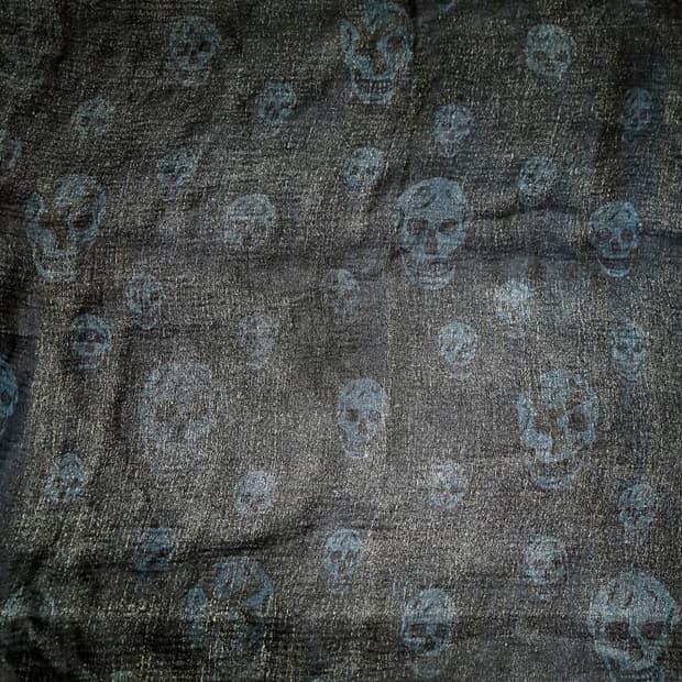 ALEXANDER MCQUEEN Skull Foulard 실크스카프