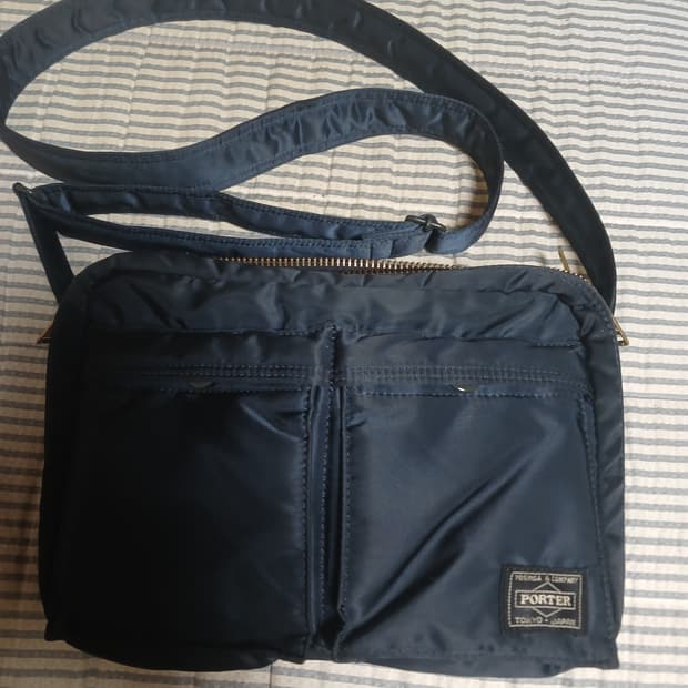 요시다포터 탱커 숄더백 s사이즈 네이비 팝니다
