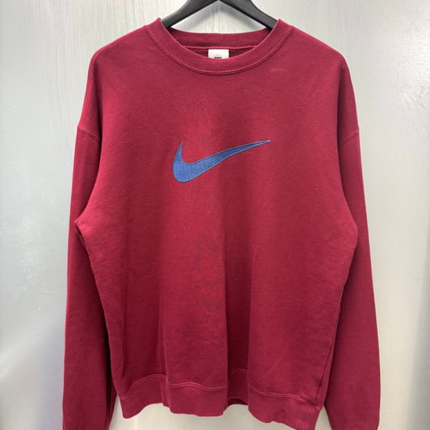 Nike 나이키 버건디 컬러 센터 스우시 크루넥 맨투맨