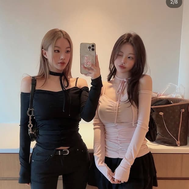 히프나틱 스트랩 셔링 오프 티셔츠 블랙