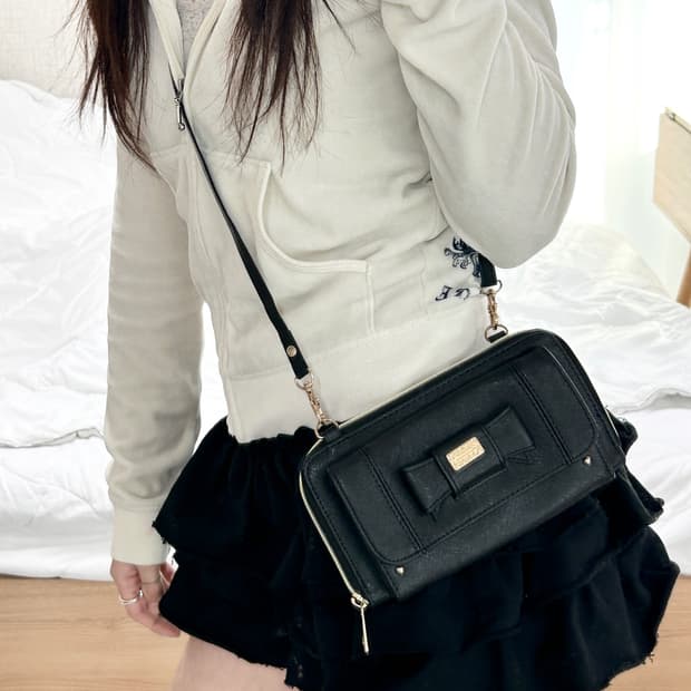 헬로키티 금장 블랙 지갑백