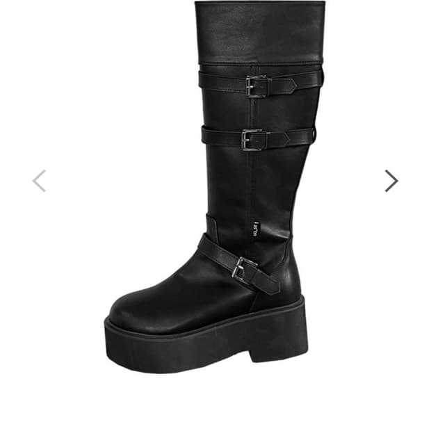 애즈온 MAYA LONG BUCKLE BOOTS / BLACK