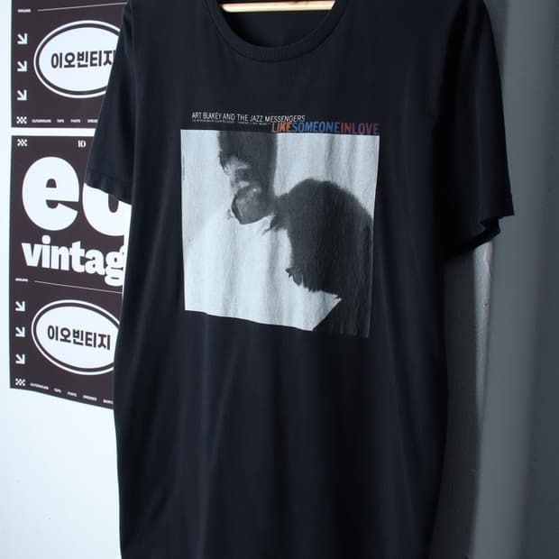 (L-XL) 유니클로 반팔 티셔츠 빈티지프린팅 재즈 에이징-H36069