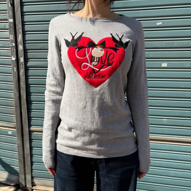 모스키노 하트 자수 니트