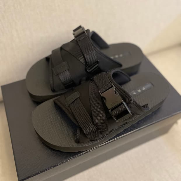 [새상품] 프라다 PRADA 나일론 샌들 블랙 (260mm)