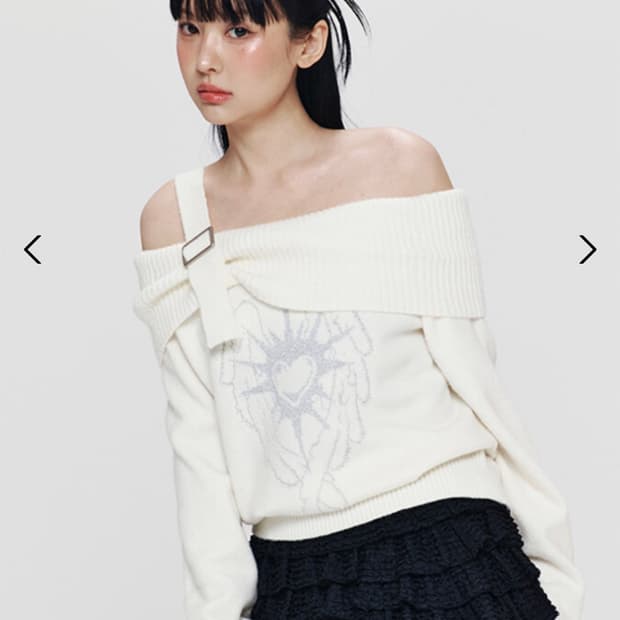 키르시 피투 콜라보 오프숄더니트