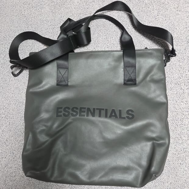 에센셜 ESSENTIALS 토트백 숄더백 카키