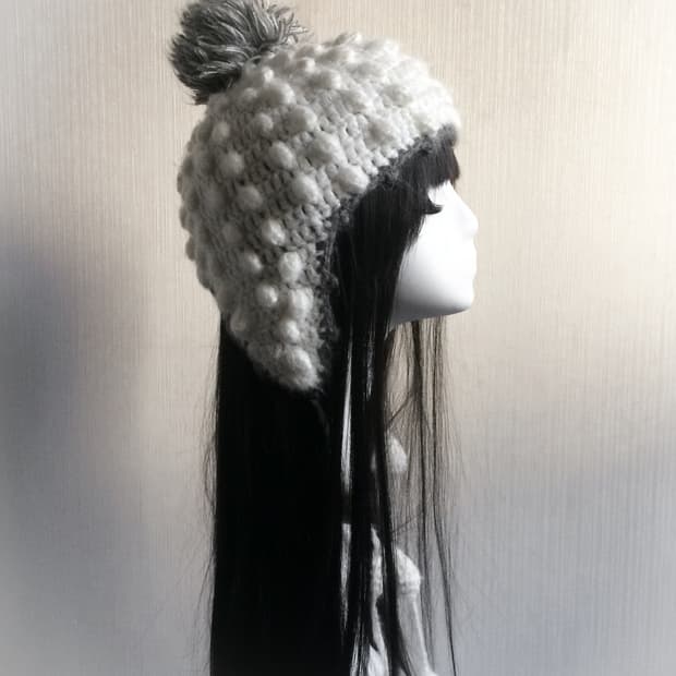  Pom pom knit beanie