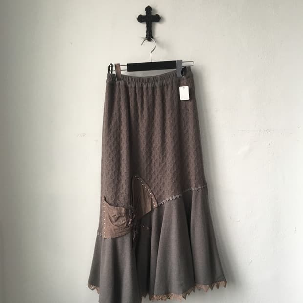 Unbalanced patch point long skirt