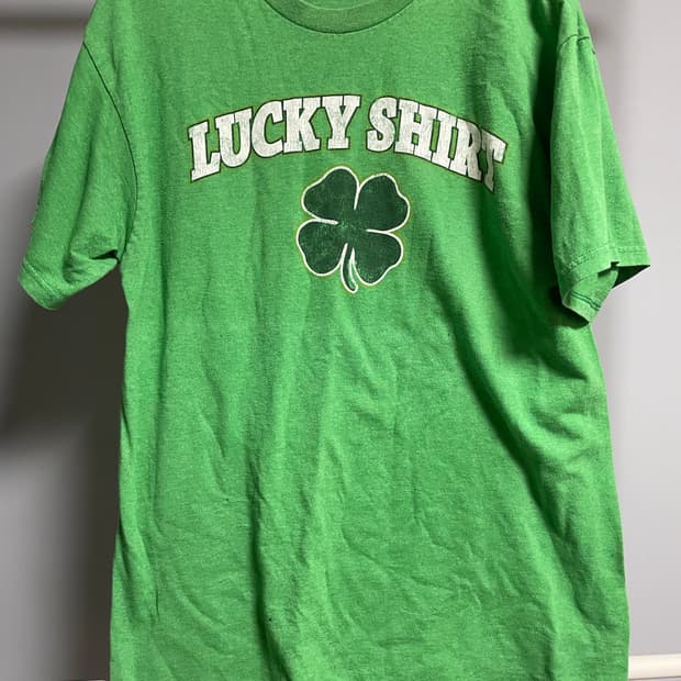 빈티지 럭키 셔츠 유머 티