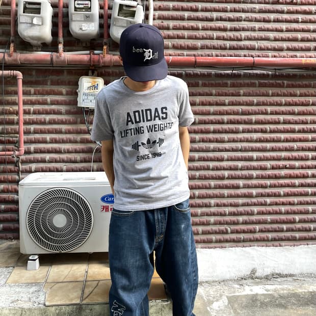 아디다스 그레이 티셔츠