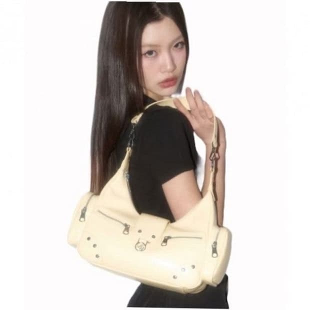 일리고 숄더백 버터색상입니다 현재 품절인 상품 미사용
