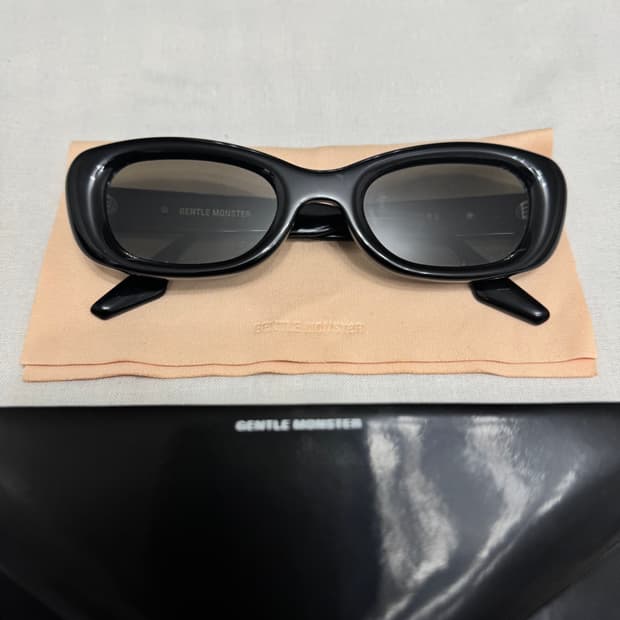 젠틀몬스터 탐부 01