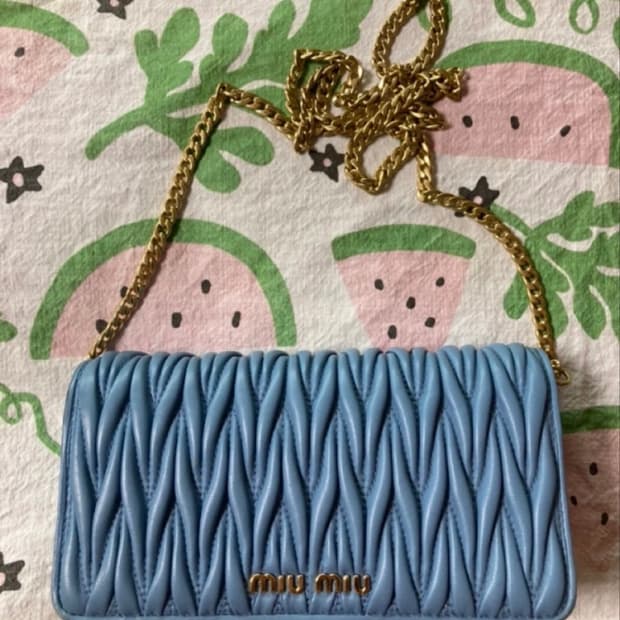 미우미우 숄더백