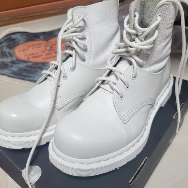 닥터마틴 mm6 화이트 250