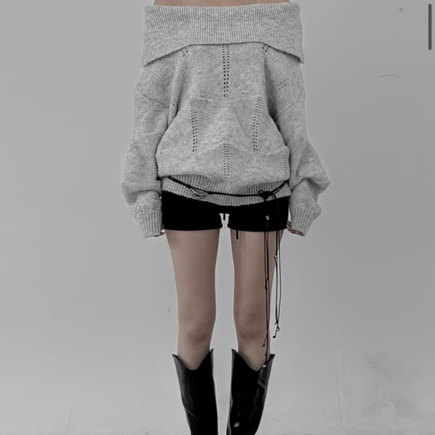 므넴 오프숄더 니트