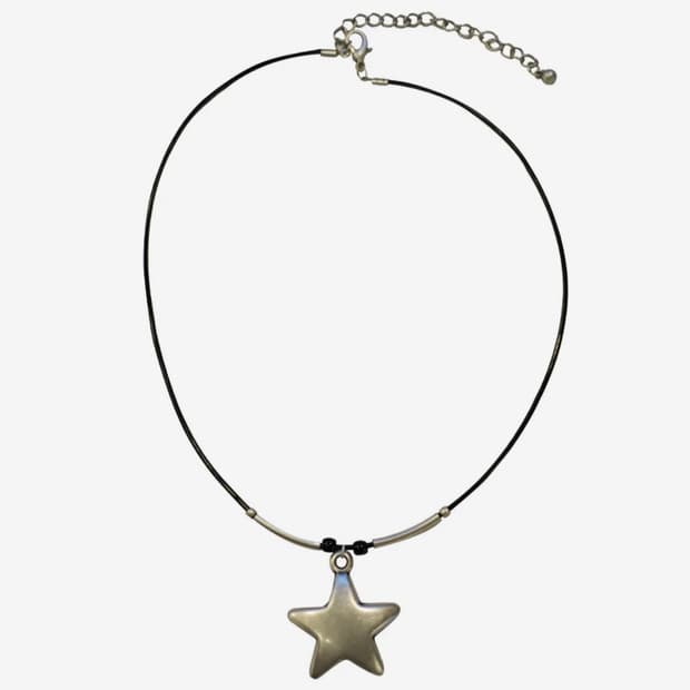 LECYTO Bold Star Necklace [Black Silver]