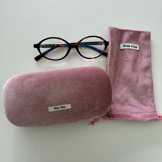 미우미우 뿔테 안경 + 벨벳 케이스/더스트백