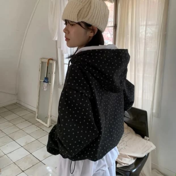 서울베이스드 도트 후드집업