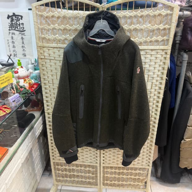 4/105-110 정품 몽클레어 그렉노블 노먼 슈타인 재킷 팝니다