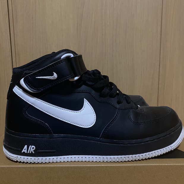 나이키 에어포스 1미드 07블랙 화이트