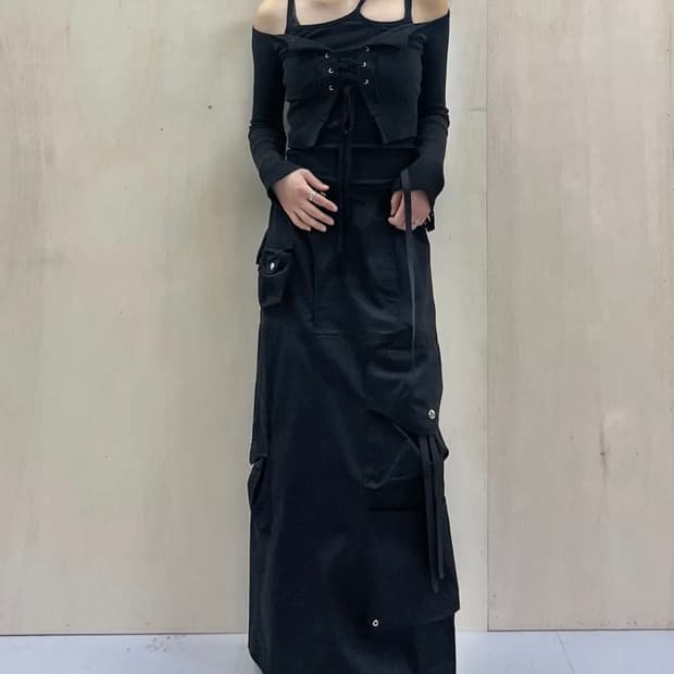 나체 스트랩 카고 맥시 스커트 블랙