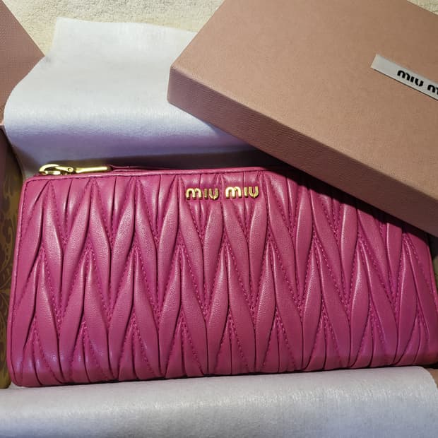 미우미우 마틀라세 장지갑
