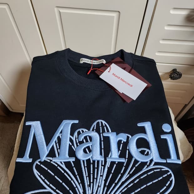 (새상품) 마르디메크르디 자수 맨투맨 블랙