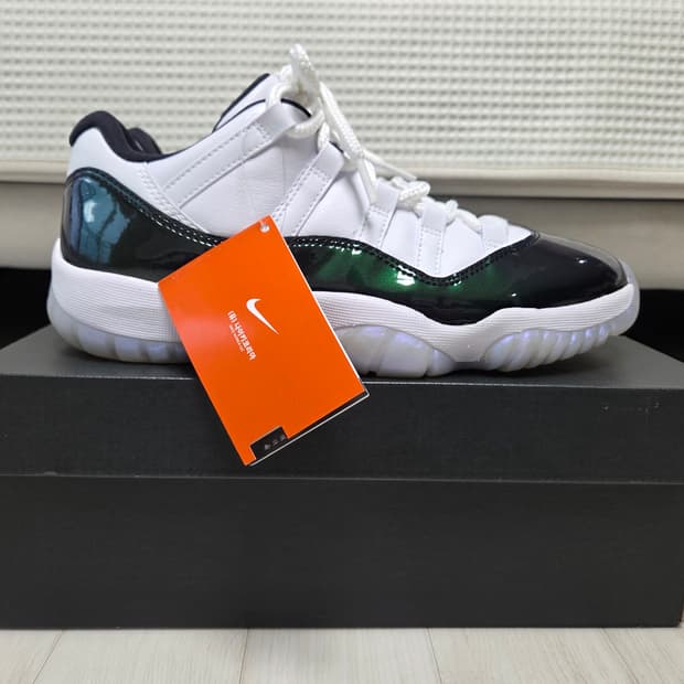 조던 11 레트로 로우 이리디센트 [255, 새상품] 