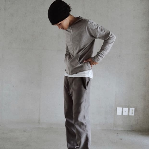 모노프리베 텍스쳐드 스트레이트 팬츠